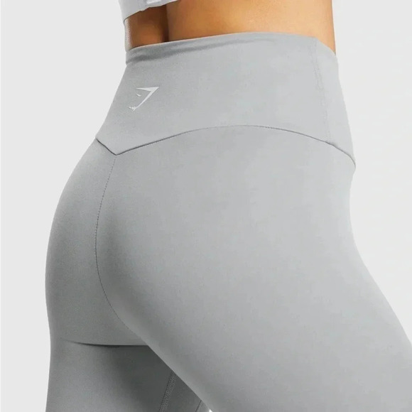 GYMSHARK NWT TRAINING CAPRIS SIZE SMALL - Picture 2 of 6
